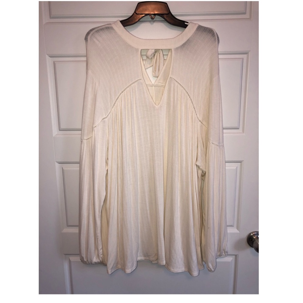 Jessica Simpson flowy cream blouse